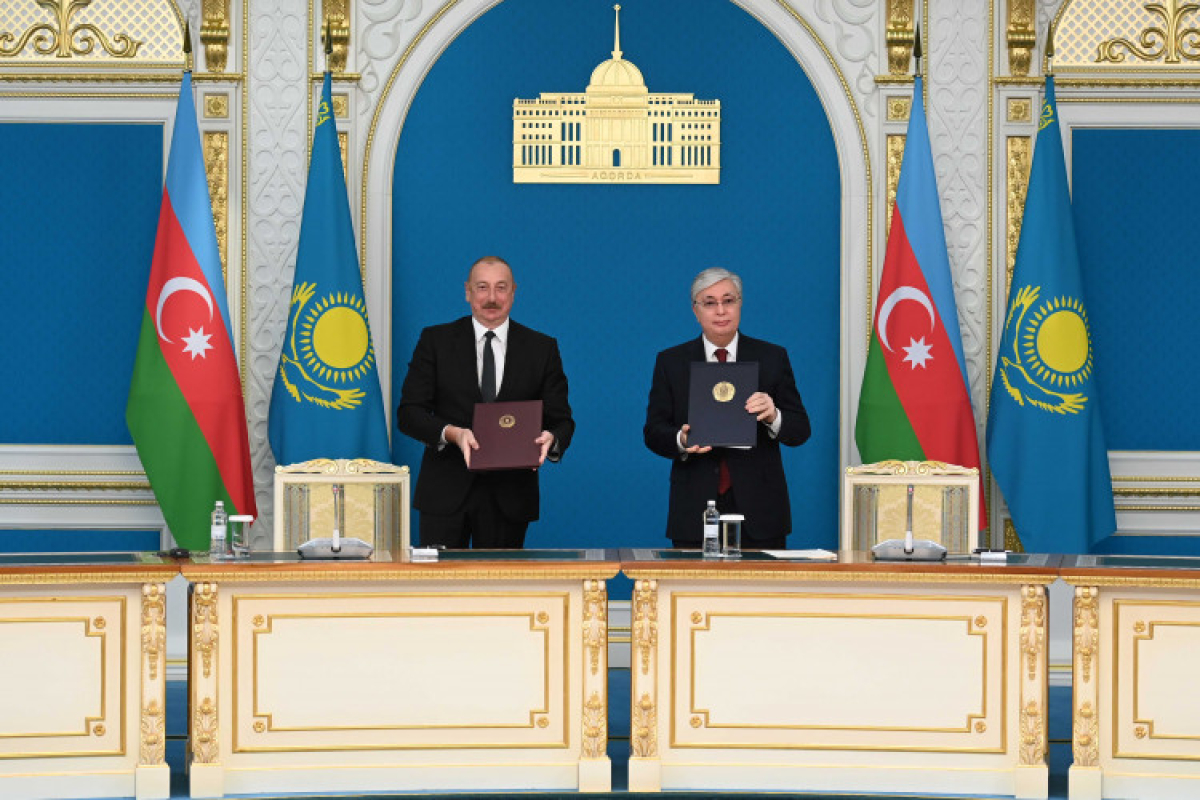 Ряд документов подписали по итогам переговоров Казахстан и Азербайджан