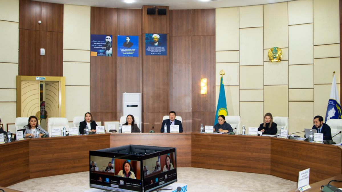 Научный взгляд на конституционные преобразования:  в Астане прошло заседание экспертного сообщества