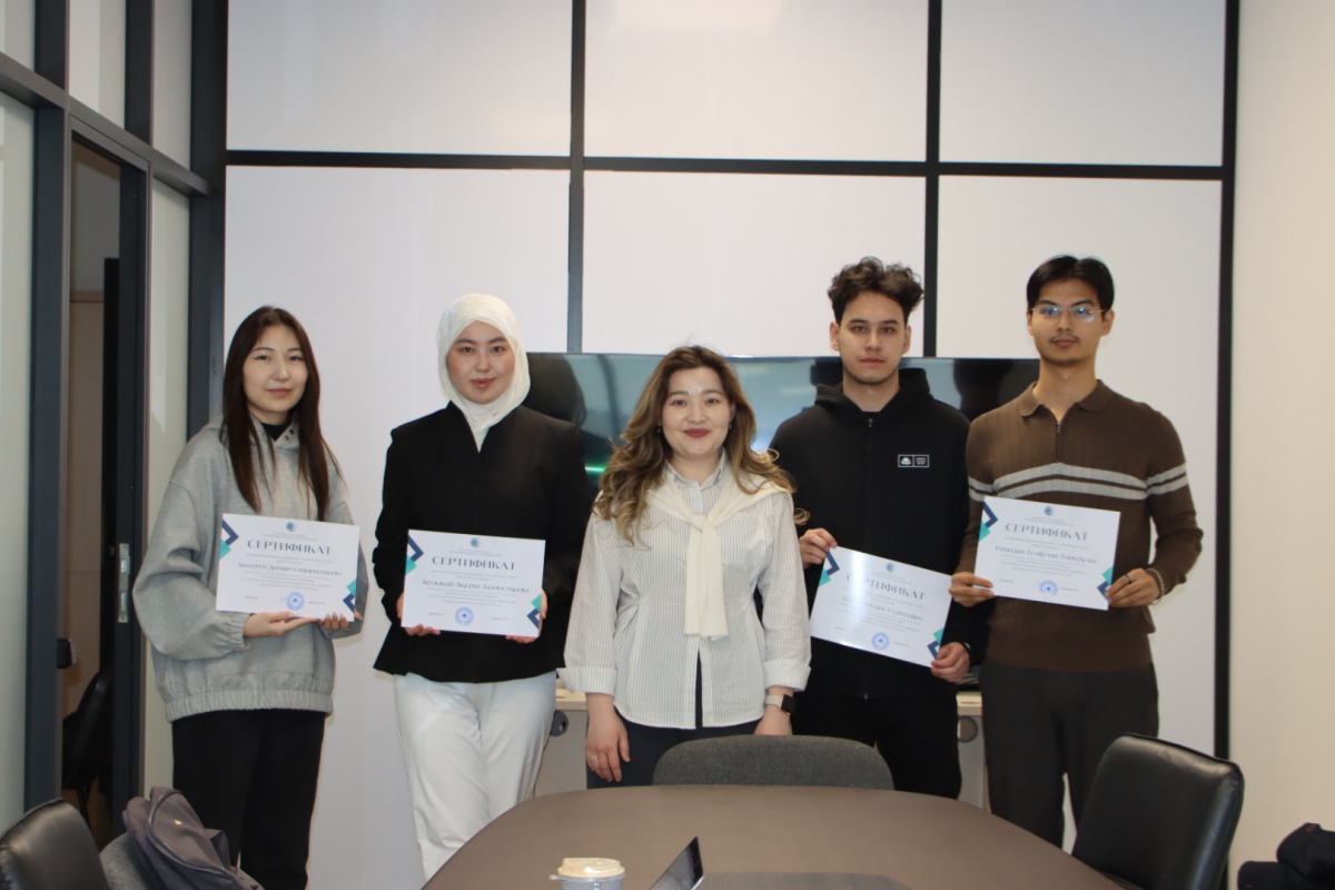 Вручение сертификатов магистрантам Казахского национального университета имени аль-Фараби и Astana IT University